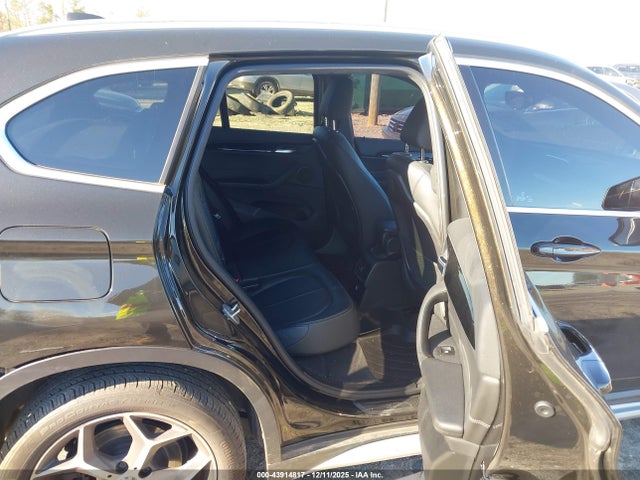 2018 BMW X1 WBXHT3C39J5K29351 Photo 7