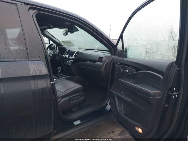 5FPYK3F85JB000971 Honda Ridgeline Black Edition