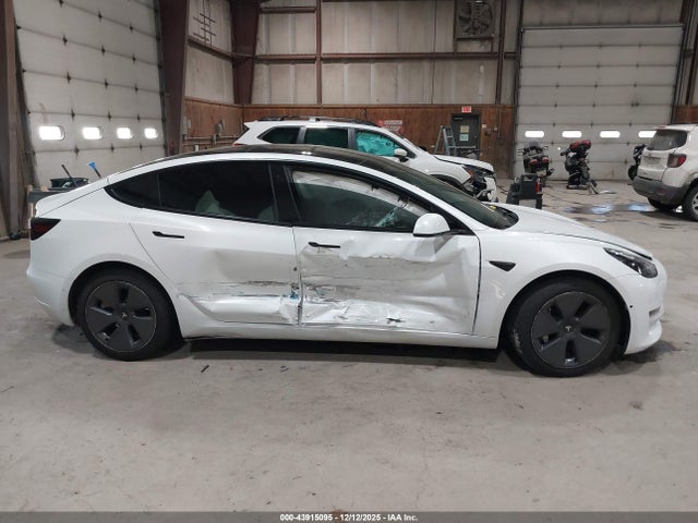 Tesla Model 3 Long Range Dual Motor All-wheel Drive 2022 5YJ3E1EB5NF198307 Image 12