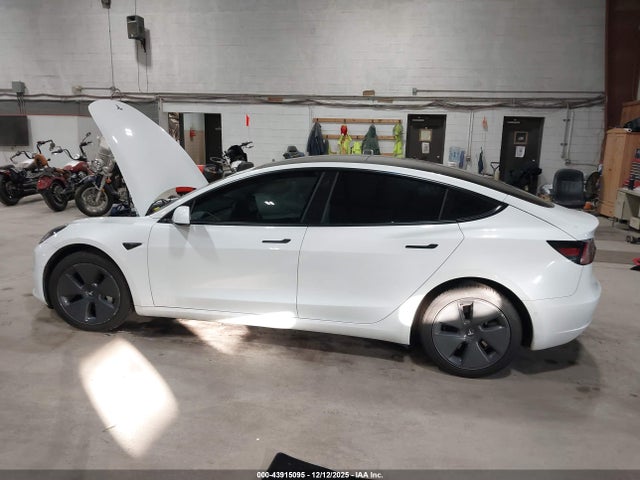 Tesla Model 3 Long Range Dual Motor All-wheel Drive 2022 5YJ3E1EB5NF198307 Image 13