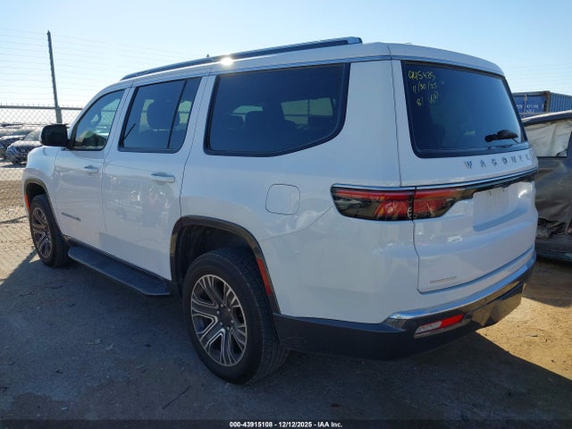 2022 JEEP WAGONEER 1C4SJVDT2NS144748 Photo 2