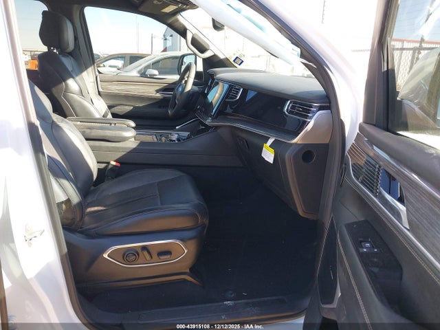 2022 JEEP WAGONEER 1C4SJVDT2NS144748 Photo 4