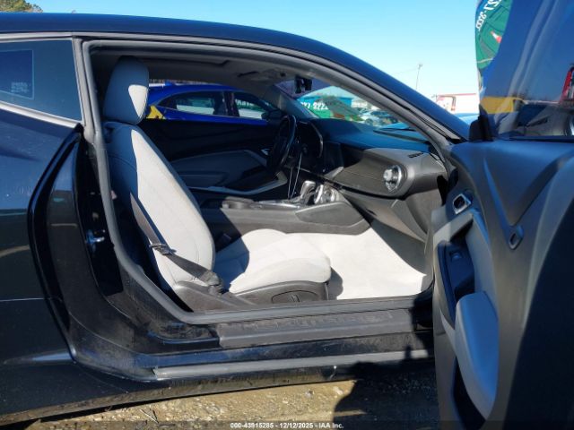 2018 CHEVROLET CAMARO 1G1FB1RS8J0167098 Photo 4