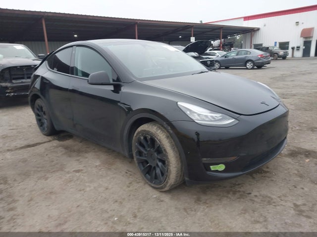 2023 TESLA MODEL Y 7SAYGDEE8PA101552 Photo 0