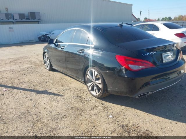 2018 MERCEDES-BENZ CLA 250 WDDSJ4EB3JN615739 Photo 2