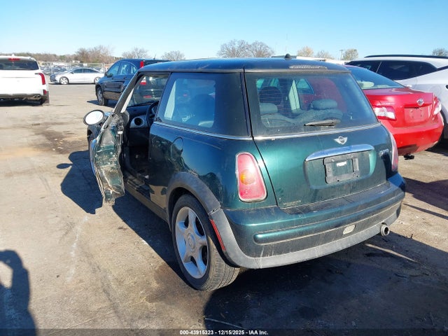 2002 MINI COOPER WMWRC33432TC36836 Photo 2