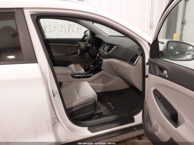 KM8J3CA26HU276969 Hyundai Tucson Sport