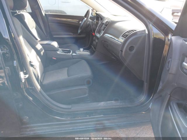 2018 CHRYSLER 300 2C3CCAAG0JH253746 Photo 4