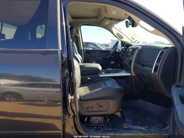 43915566 :رقم المزاد ، 3C6UR5FL6JG334172 vin ، 2018 Ram 2500 Laramie  4x4 6'4 Box مزاد بيع
