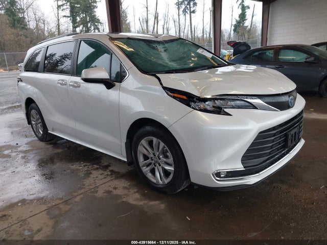 Toyota SIENNA XLE 2022 5TDJRKEC5NS089450 головне зображення