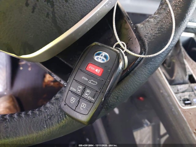 Toyota SIENNA XLE 2022 5TDJRKEC5NS089450 Image 11