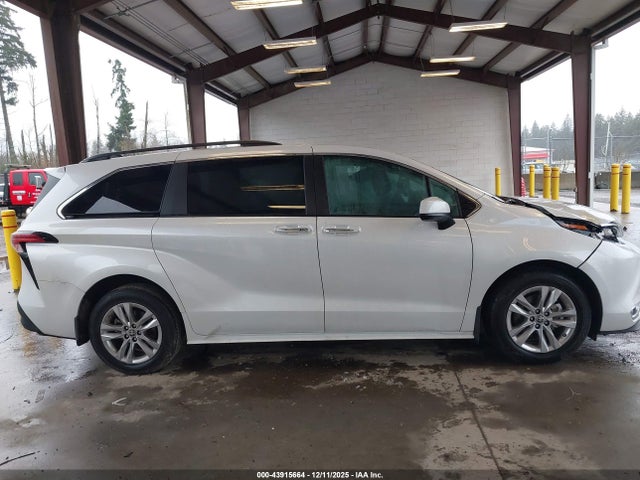 Toyota SIENNA XLE 2022 5TDJRKEC5NS089450 Image 13