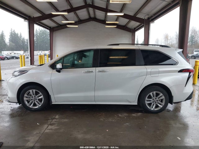 Toyota SIENNA XLE 2022 5TDJRKEC5NS089450 Image 14