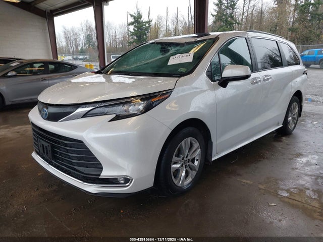 Toyota SIENNA XLE 2022 5TDJRKEC5NS089450 Image 2