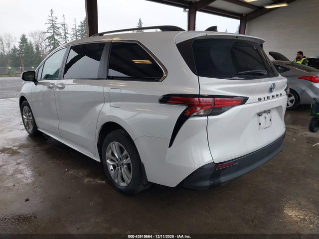 Toyota SIENNA XLE 2022 5TDJRKEC5NS089450 Image 3