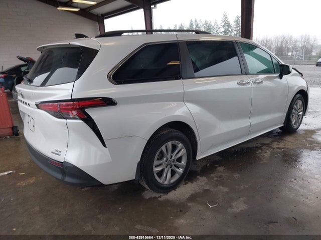 Toyota SIENNA XLE 2022 5TDJRKEC5NS089450 Image 4