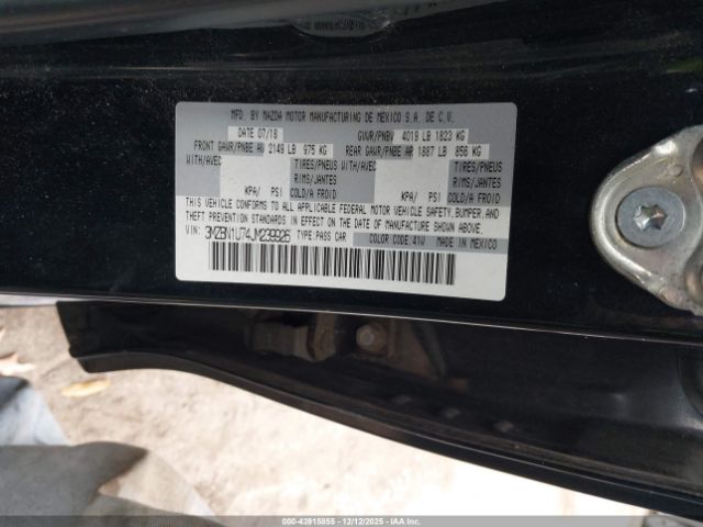 2018 MAZDA MAZDA3 3MZBN1U74JM239926 Photo 8