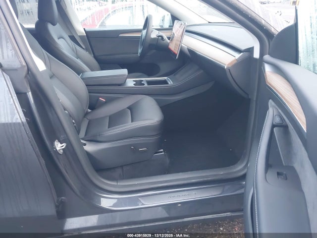 2025 TESLA MODEL Y 7SAYGDEE1SF256696 Photo 4