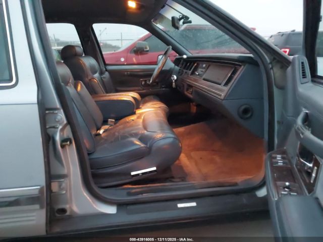 1990 LINCOLN TOWN CAR 1LNLM82F0LY692327 Photo 4