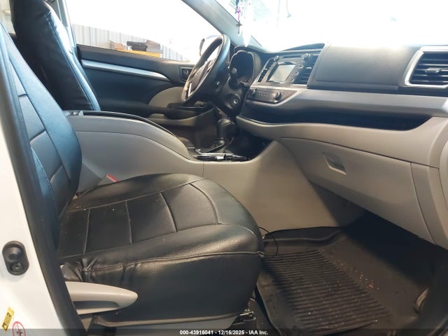Продаж на аукціоні авто 2019 Toyota Highlander Le, vin: 5TDBZRFH0KS978126, номер лоту: 43916041