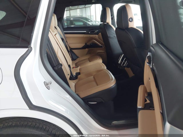 2018 PORSCHE CAYENNE WP1AA2A24JKA05168 Photo 7