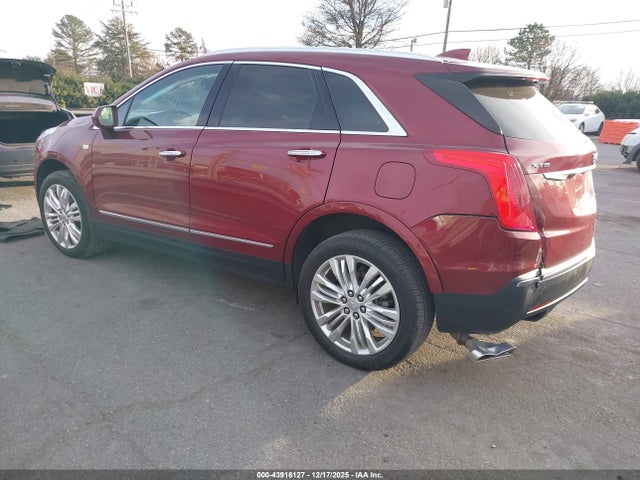 2017 CADILLAC XT5 1GYKNCRS3HZ298383 Photo 2