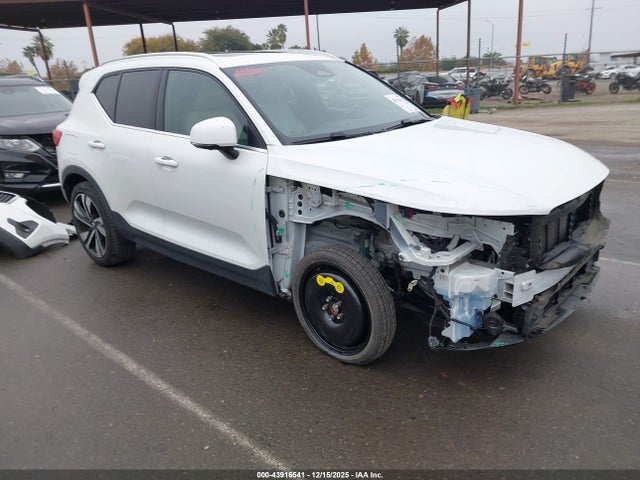 2023 VOLVO XC40 YV4L12UA4P2075207