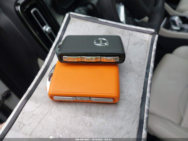 2023 VOLVO XC40 YV4L12UA4P2075207 Photo 10