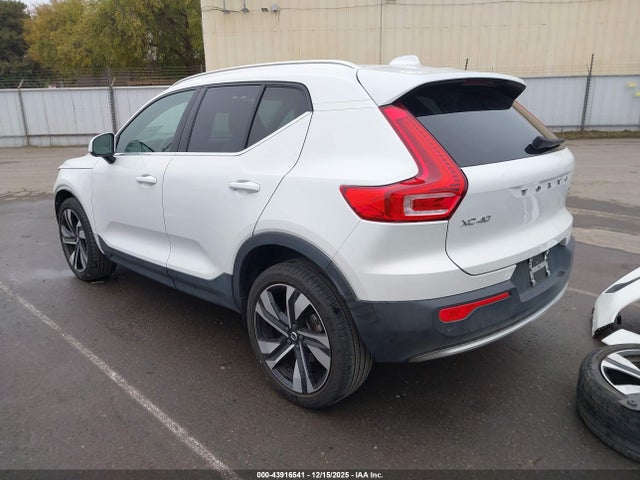 2023 VOLVO XC40 YV4L12UA4P2075207 Photo 2