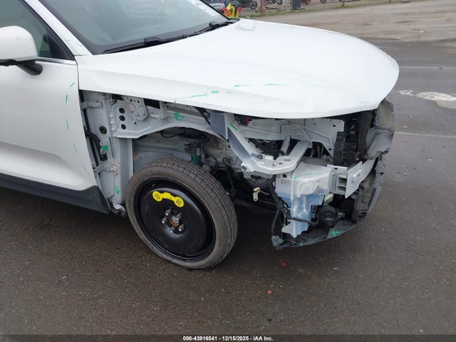 2023 VOLVO XC40 YV4L12UA4P2075207 Photo 5