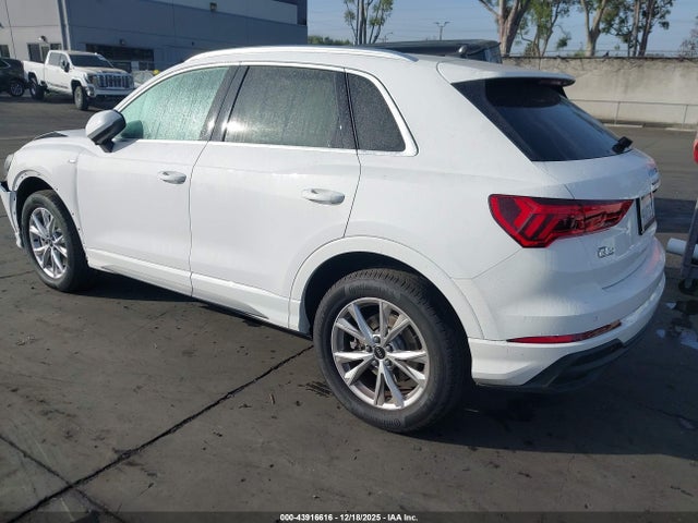 2023 AUDI Q3 WA1EECF3XP1154594 Photo 2