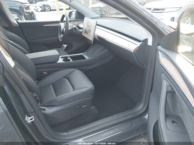 2023 TESLA MODEL Y 7SAYGDEE5PA125274 Photo 4