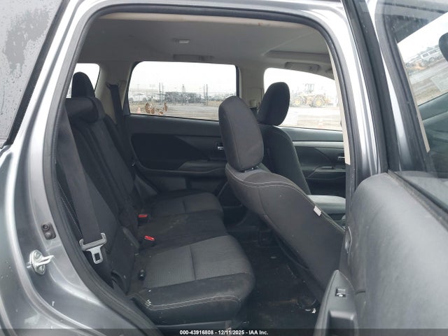 2017 MITSUBISHI OUTLANDER JA4AD3A33HZ058317 Photo 7