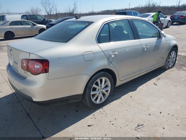 2010 Volkswagen Jetta Se მანქანა იყიდება აუქციონზე, vin: 3VWRX7AJ1AM058746, აუქციონის ნომერი: 43916834