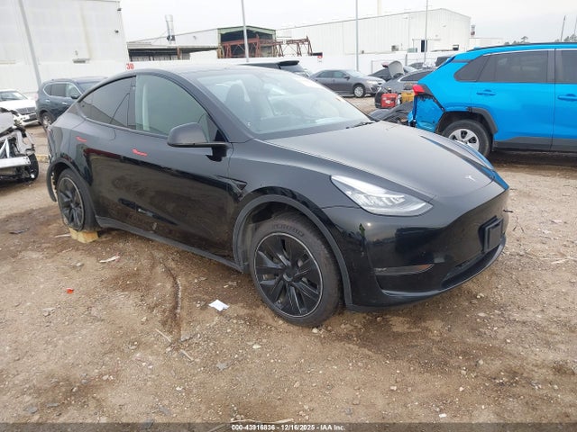 2023 TESLA MODEL Y 7SAYGDEE6PA076988 Photo 0