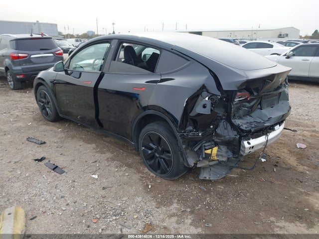 2023 TESLA MODEL Y 7SAYGDEE6PA076988 Photo 2