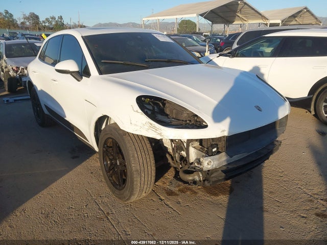 2018 PORSCHE MACAN WP1AA2A58JLB10090 Photo 0