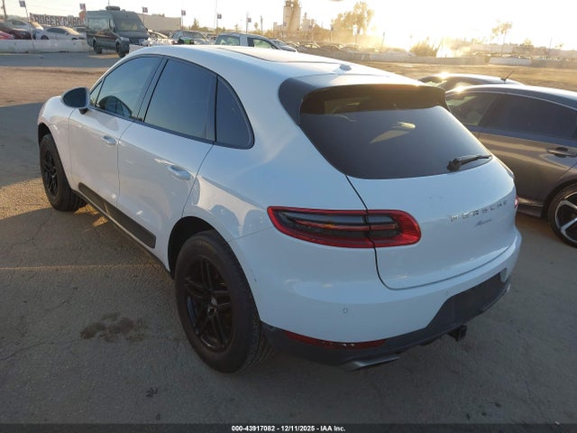 2018 PORSCHE MACAN WP1AA2A58JLB10090 Photo 2