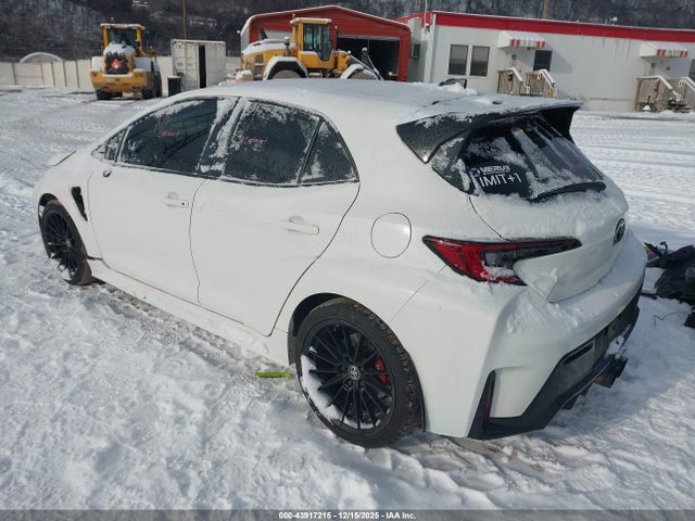 2023 TOYOTA GR COROLLA JTNABAAE2PA006008 Photo 2
