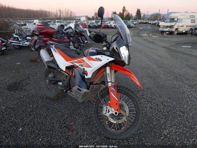 2024 VBKTR6408RM882068 main image