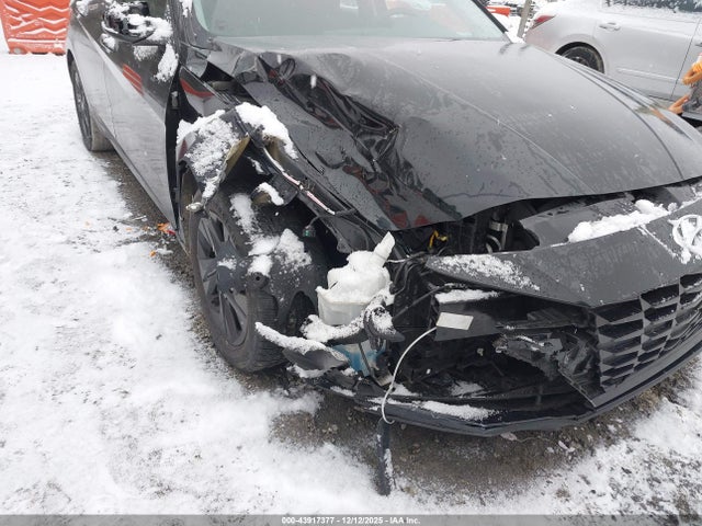 Продажа на аукционе авто 2022 Hyundai Elantra Sel, vin: 5NPLM4AG9NH054170, номер лота: 43917377