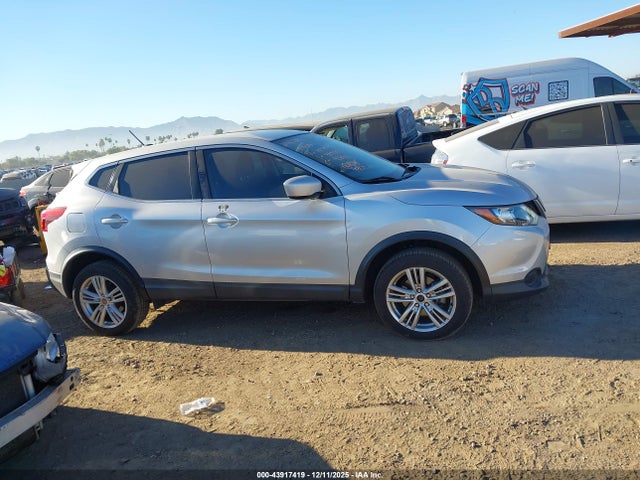 JN1BJ1CP1JW155579 Nissan Rogue Sport S