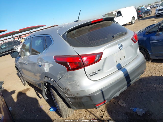 JN1BJ1CP1JW155579 Nissan Rogue Sport S