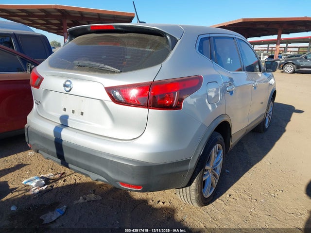 JN1BJ1CP1JW155579 Nissan Rogue Sport S