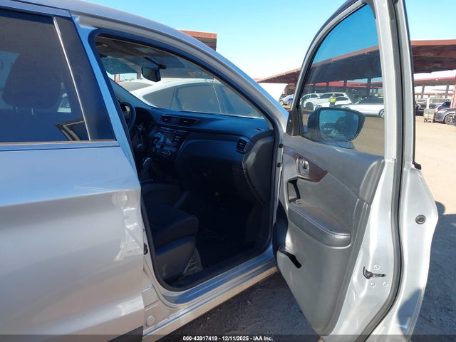 JN1BJ1CP1JW155579 Nissan Rogue Sport S