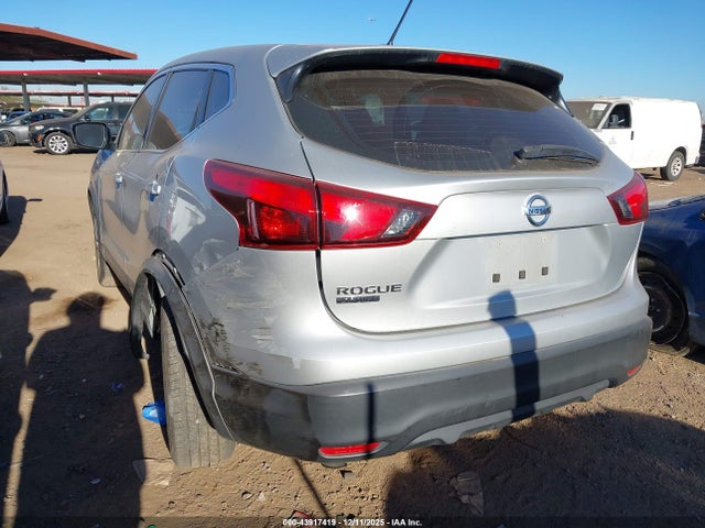 JN1BJ1CP1JW155579 Nissan Rogue Sport S