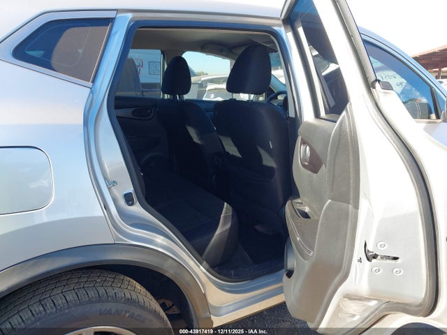 JN1BJ1CP1JW155579 Nissan Rogue Sport S
