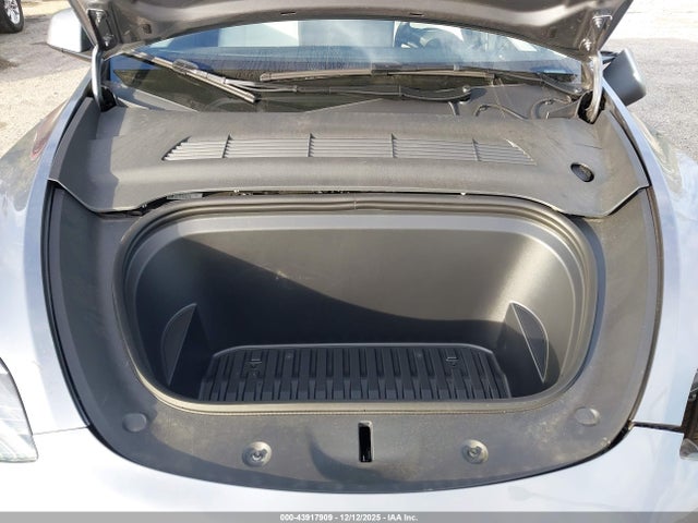 2025 TESLA MODEL Y 7SAYGDED6SA373498 Photo 9