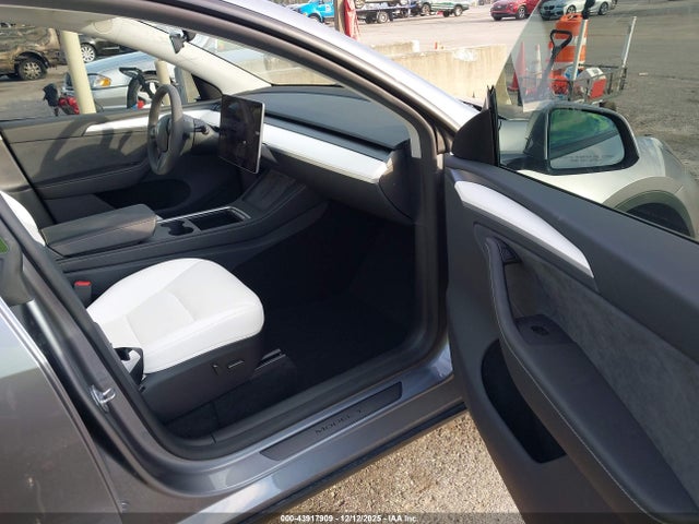 2025 TESLA MODEL Y 7SAYGDED6SA373498 Photo 4