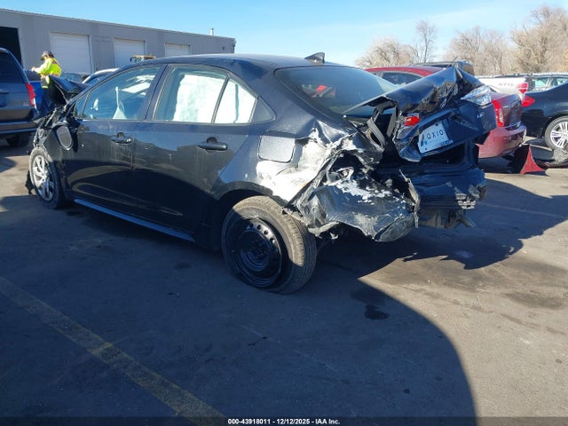 Toyota COROLLA LE 2022 JTDEPMAE6NJ224569 Image 3